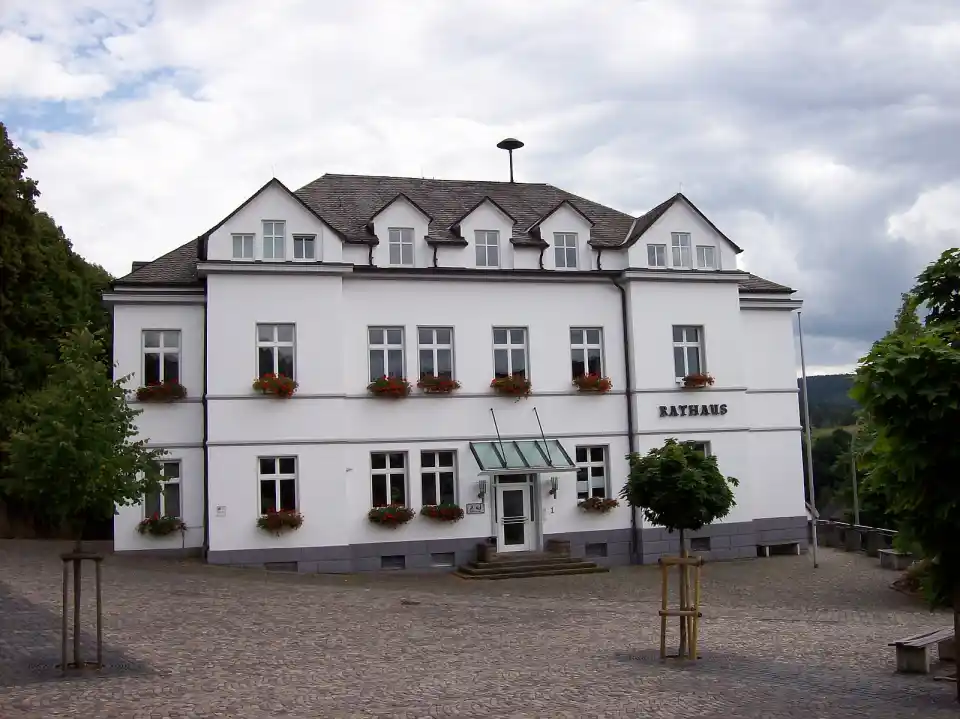 Polizeipräsenz bei Nacht in Schmallenberg – Symbolbild