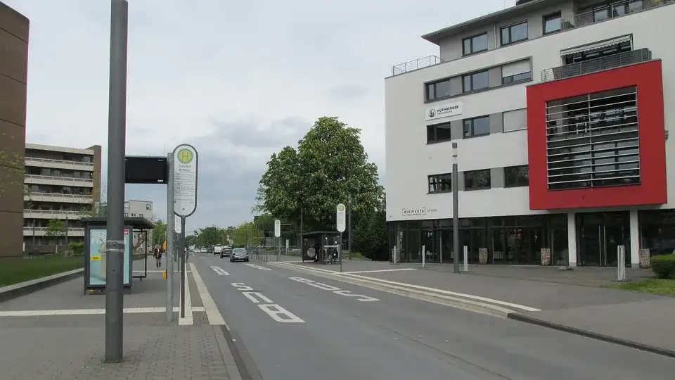 Polizeipräsenz bei Nacht in Troisdorf – Symbolbild