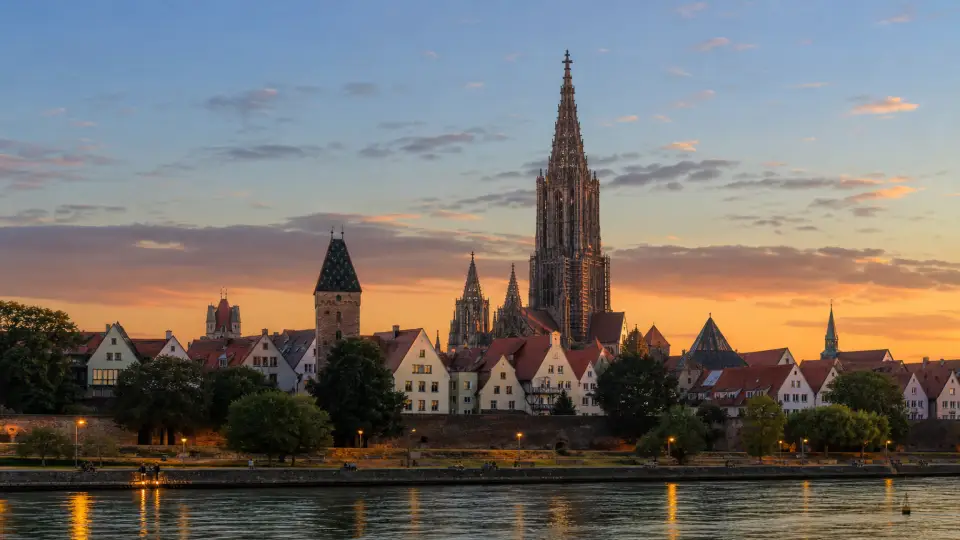Polizeipräsenz bei Nacht in Ulm – Symbolbild