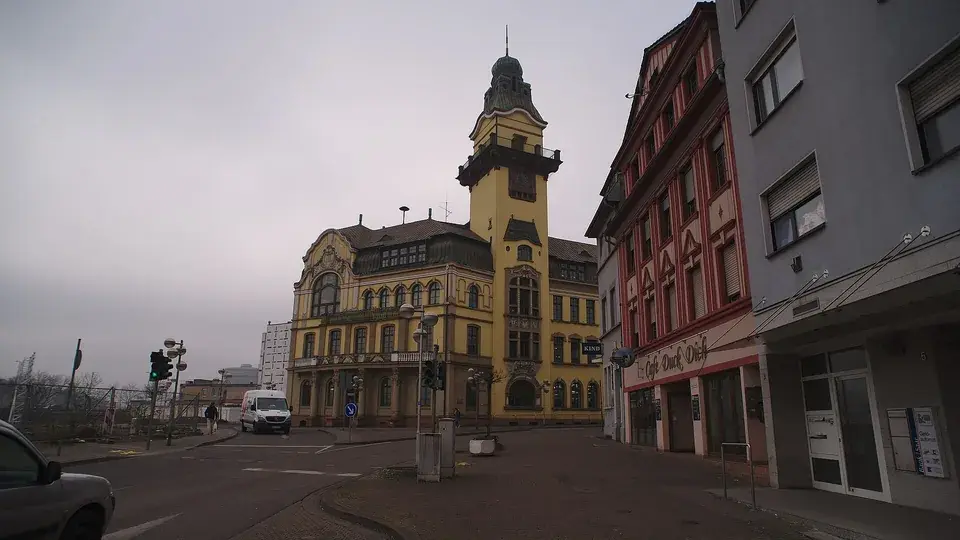 Polizeipräsenz bei Nacht in Völklingen – Symbolbild