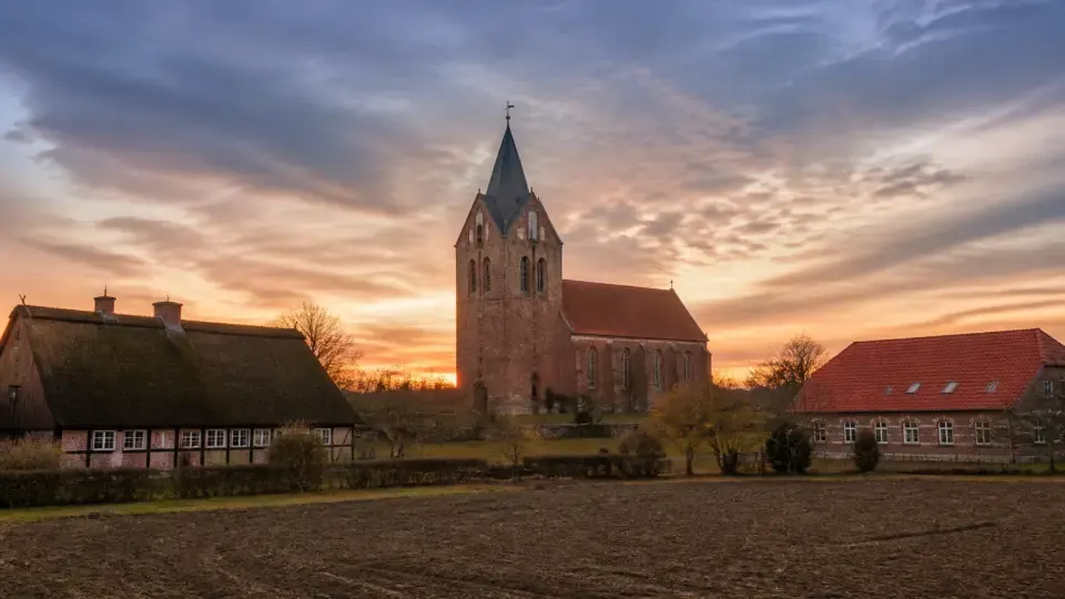 Polizeipräsenz bei Nacht in Wackerow – Symbolbild