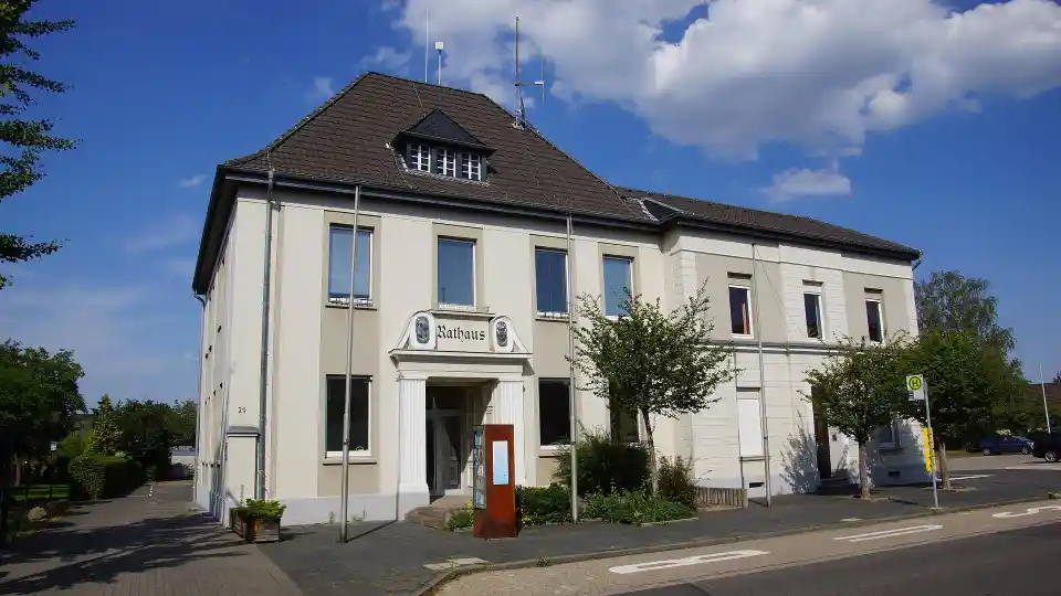 Polizeipräsenz bei Nacht in Weilerswist – Symbolbild
