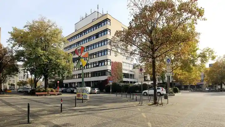 Polizeipräsenz bei Nacht in Wesseling – Symbolbild