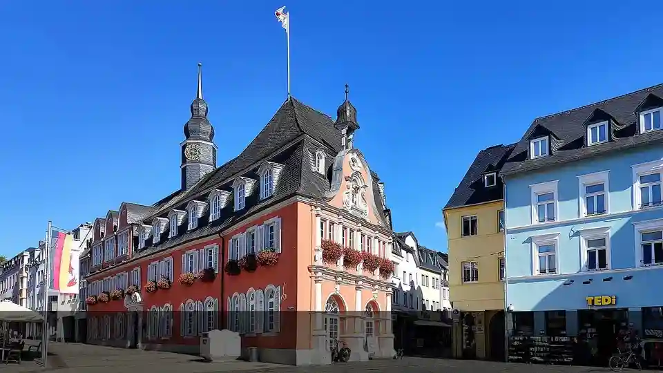 Polizeipräsenz bei Nacht in Wittlich – Symbolbild