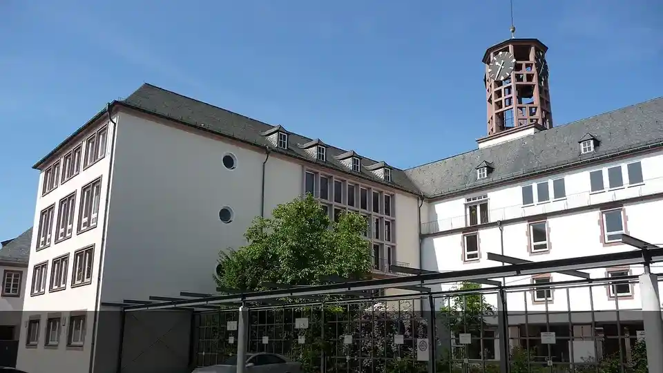Polizeipräsenz bei Nacht in Worms – Symbolbild